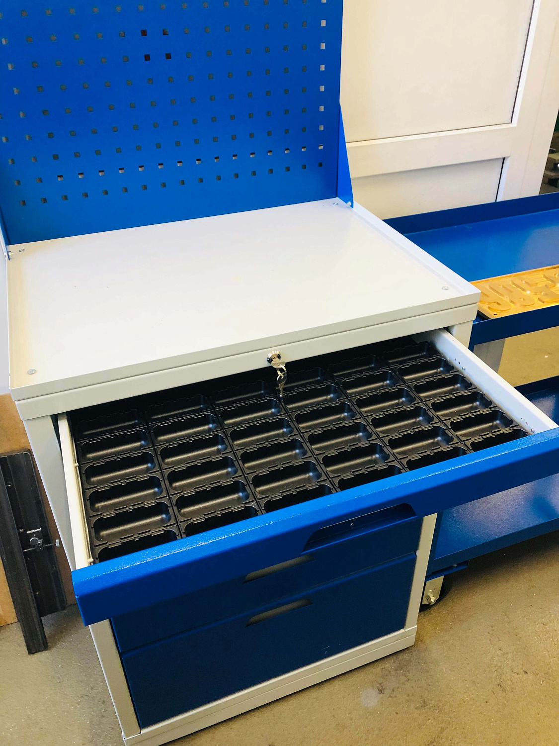 ER-00022567 Тумба инструментальная ERGO XM 07.2 900x700x550 мм