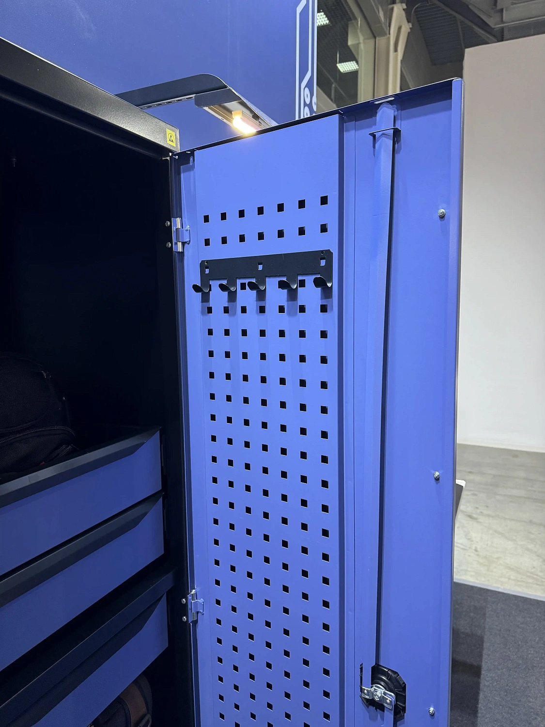 SPC 181.14B1.S1 Шкаф антистатический 1800x1000x500 мм